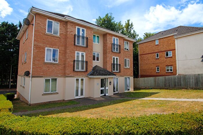 2 Bedroom Flat For Sale In Tarn Howes Close, Thatcham, RG19