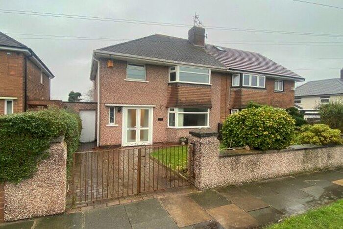3 Bedroom Semi-Detached House To Rent In Greenbank Road, Wirral, CH48