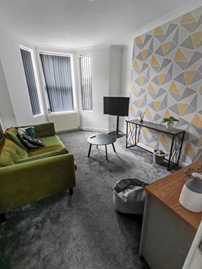 3 Bedroom Flat To Rent In Rochdale Road, Manchester, M9