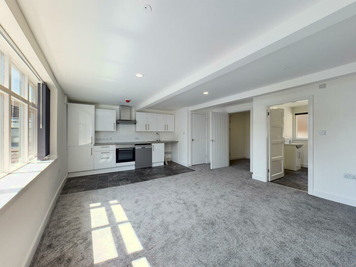 2 Bedroom Apartment To Rent In Silver Street, Hull, Yorkshire, HU1