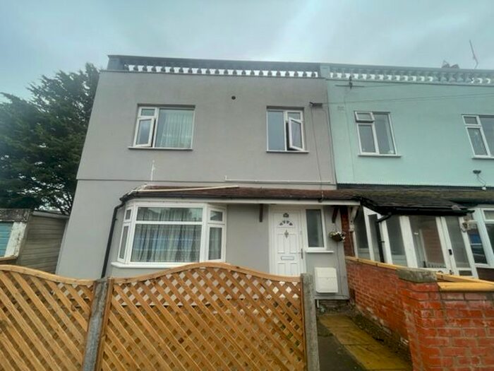 5 Bedroom Property To Rent In Eastfield Road, Delapre, Northampton, NN4