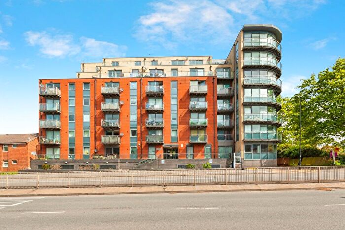 1 Bedroom Flat For Sale In Bath Road, Slough, SL1