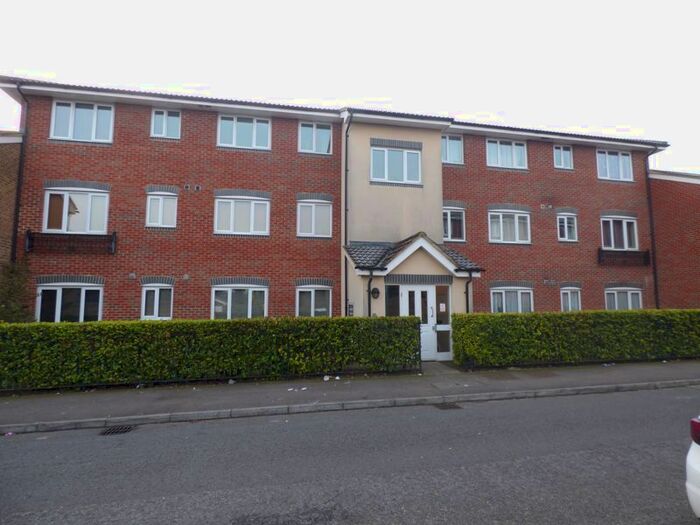 2 Bedroom Flat To Rent In Kiln Way, Dunstable LU5