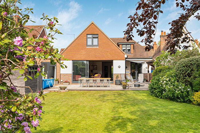 4 Bedroom Detached House For Sale In The Mount, Cranleigh, GU6