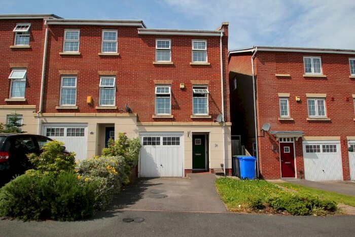 3 Bedroom Town House To Rent In Darwin Drive, Burslem, Stoke-On-Trent, ST6