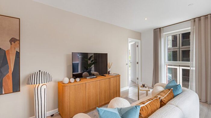 3 Bedroom Flat To Rent In West Parkside, North Greenwich, SE10