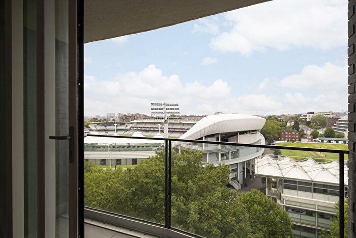 3 Bedroom Flat For Sale In St. Johns Wood Road, London, NW8