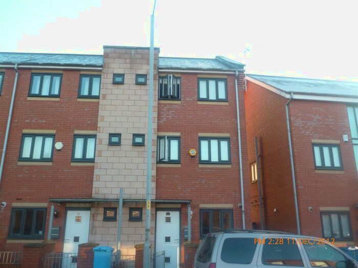 4 Bedroom Town House To Rent In Reilly Street, Hulme, Manchester, M15