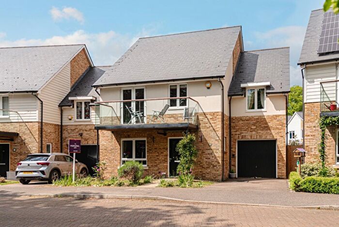 4 Bedroom Detached House For Sale In Redwood Drive, Epsom, KT19