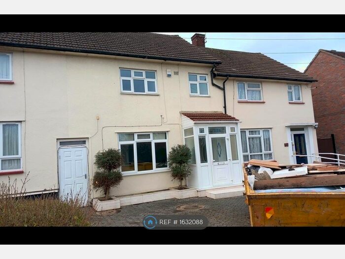 4 Bedroom Terraced House To Rent In Willingale Road, London, IG10
