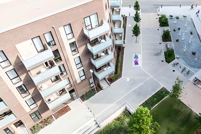 2 Bedroom Flat To Rent In Abbott Road, London, E14