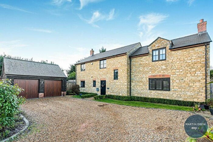 5 Bedroom Detached House For Sale In Reindeer Court, , Pottersbury, NN12