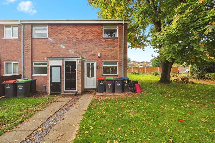 2 Bedroom Maisonette For Sale In Balmoral Grove, Hucknall, Nottingham, Nottinghamshire, NG15