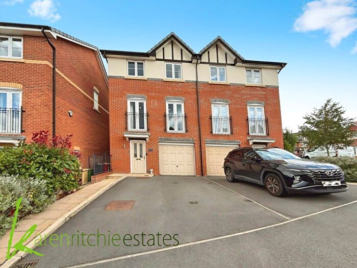 4 Bedroom Semi-Detached House For Sale In College Drive, Horwich, BL6