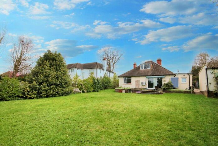 3 Bedroom Detached Bungalow For Sale In Ermyn Way, Ashtead/leatherhead, KT22