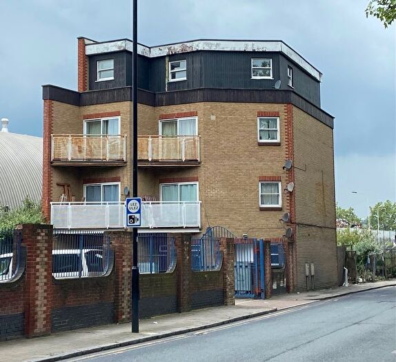 3 Bedroom Flat To Rent In Albert Road, North Woolwich, E16
