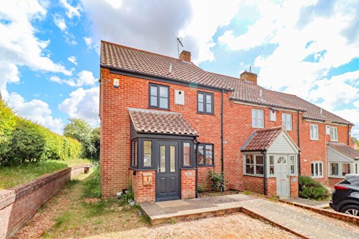 3 Bedroom End Of Terrace House To Rent In Meadow Rise, South Creake, NR21