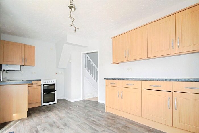 3 Bedroom End Of Terrace House To Rent In Bosworth Road, Dagenham, RM10