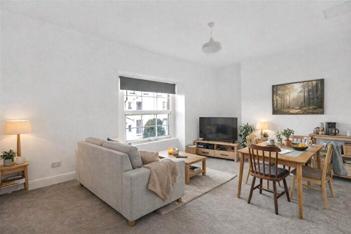 3 Bedroom Apartment To Rent In Oakfield Place, Bristol, BS8