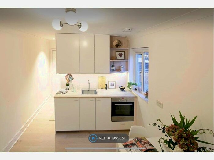 Studio To Rent In Yerbury Road, London, N19