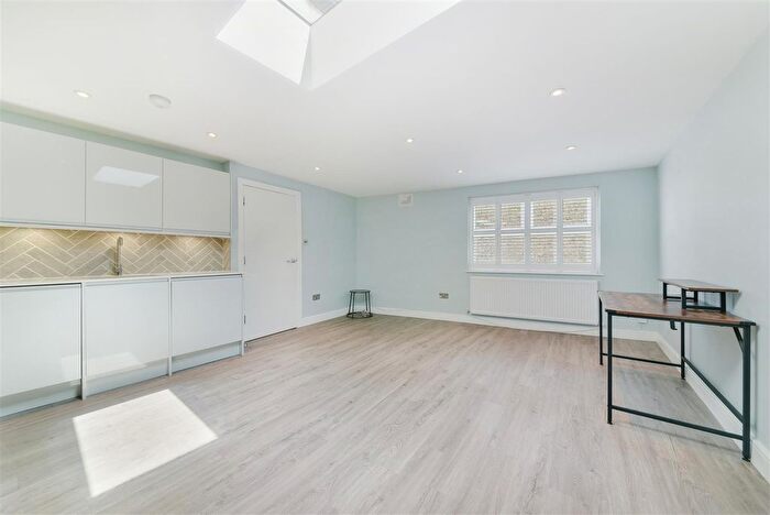 1 Bedroom Flat For Sale In Deburgh Road, Wimbledon, London, SW19