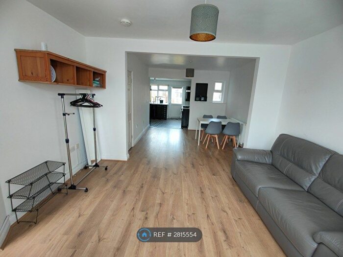 3 Bedroom Terraced House To Rent In Hunters Way, Bristol, BS34