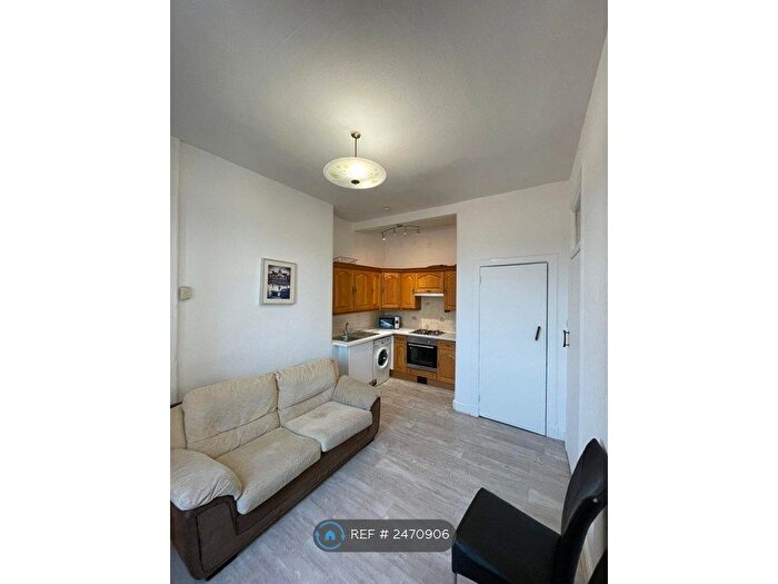 2 Bedroom Flat To Rent In Albion Road, Edinburgh, EH7