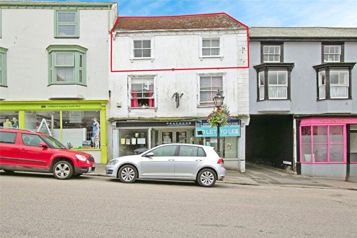 2 Bedroom Flat For Sale In Upton Ope, Helston, Cornwall, TR13