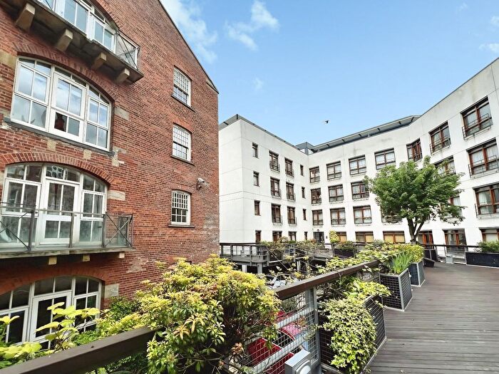 2 Bedroom Flat To Rent In Dock Street, Leeds, West Yorkshire, LS10