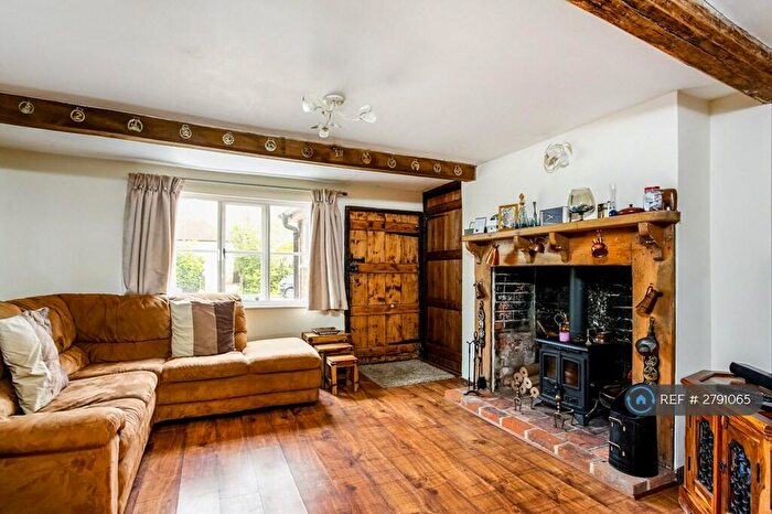 2 Bedroom Terraced House To Rent In The Street, Hook, RG27