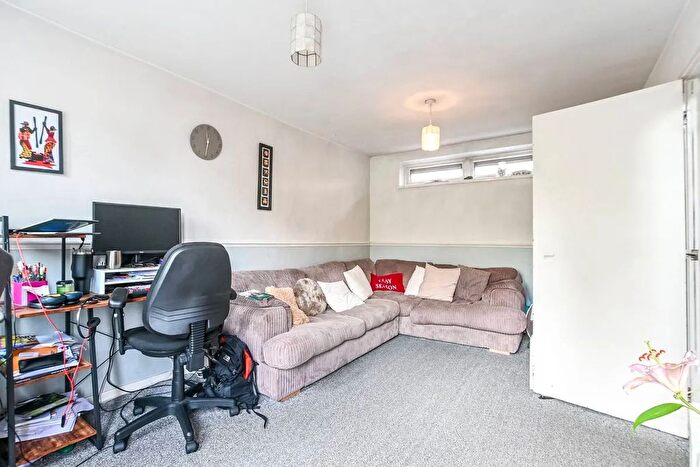 2 Bedroom Flat To Rent In Williamson Street, London, N7
