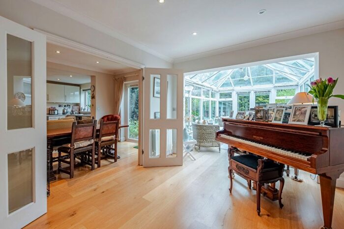 3 Bedroom Detached House For Sale In Hadley Grove, Barnet, EN5