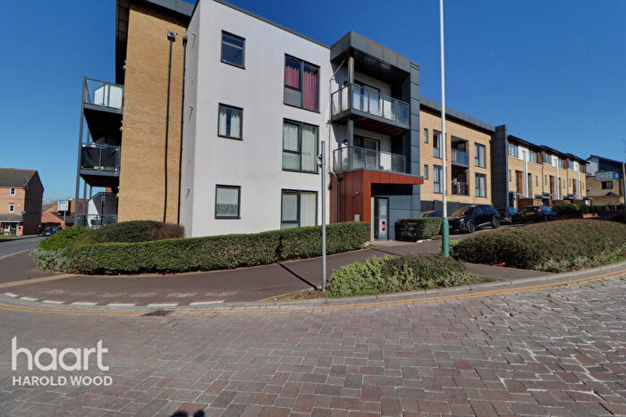 1 Bedroom Flat For Sale In Larch Place, Romford, RM3
