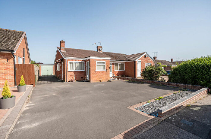 3 Bedroom Semi-Detached Bungalow For Sale In Chaucer Road, Hillside, Rugby, CV22
