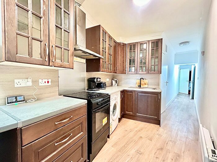 2 Bedroom Flat To Rent In Markmanor Avenue, London, E17