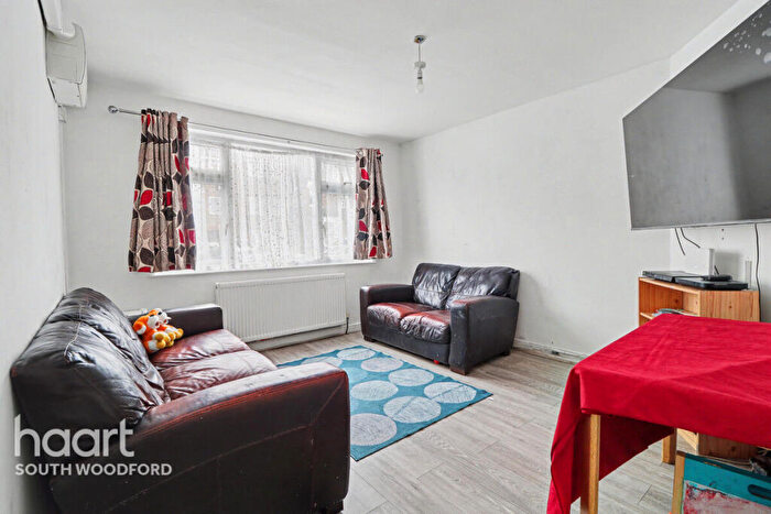 2 Bedroom Maisonette For Sale In Stanley Road, London, E18