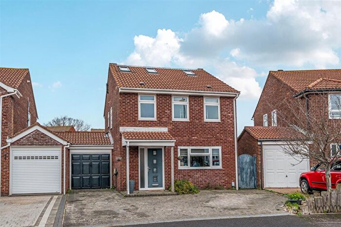 4 Bedroom Link Detached House For Sale In Dover Close, Stubbington, PO14