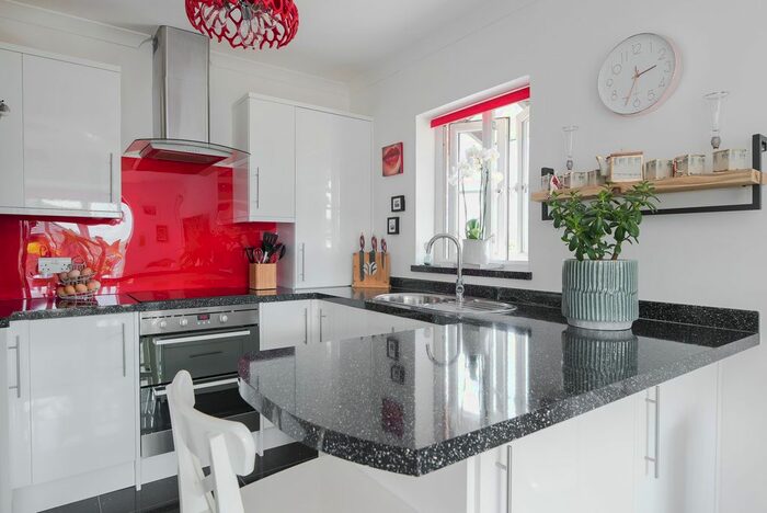 1 Bedroom Flat To Rent In Kingsworthy Close, Kingston Upon Thames, KT1