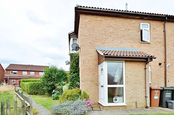 1 Bedroom Semi-Detached House For Sale In Berkeley Close, Watford, Abbots Langley, WD5