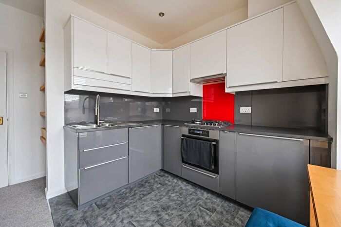 1 Bedroom Flat For Sale In Hampden Road, Harringay, London, N8