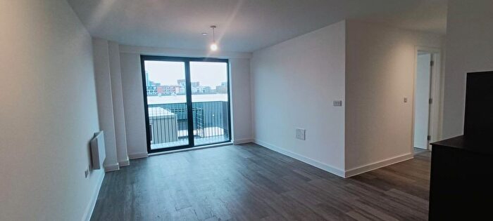 2 Bedroom Flat To Rent In Berkeley Square, - Ordsall Lane, Salford, Manchester, M5