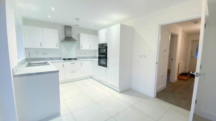 3 Bedroom Town House To Rent In Amersham Street, Salford, M5