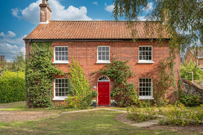 5 Bedroom Detached House For Sale In The Street, Ringland, NR8