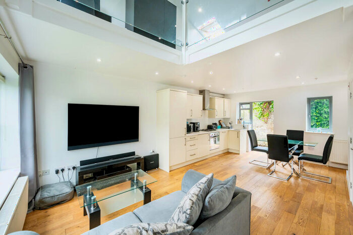 1 Bedroom Mews To Rent In Cinnamon Mews, Palmers Green, N13