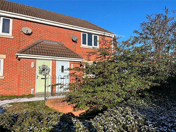 2 Bedroom Flat To Rent In Charnos Street, Ilkeston, Derbyshire, DE7