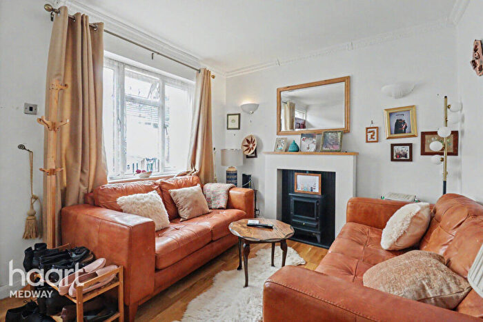 3 Bedroom Terraced House For Sale In Connaught Road, Chatham, ME4