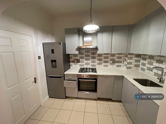 1 Bedroom Flat To Rent In Stately Court, Luton, LU3