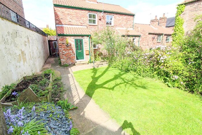 2 Bedroom End Of Terrace House To Rent In Metcalfes Court, Ripon, HG4