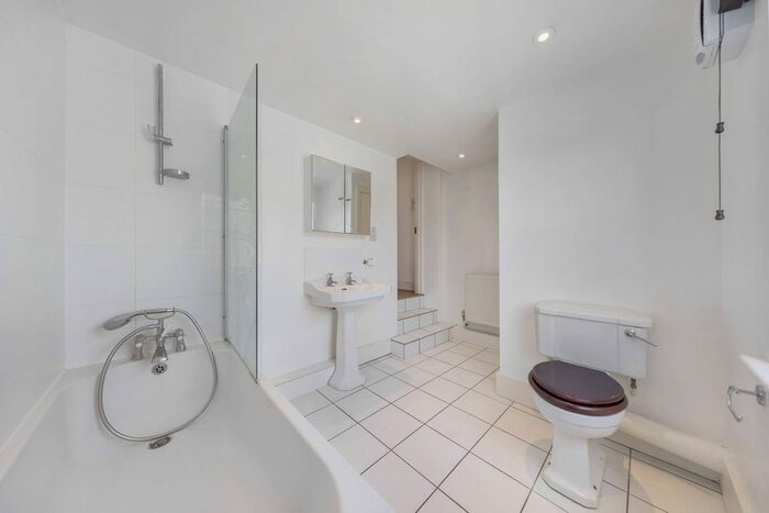 2 Bedroom Flat To Rent In Elvaston Place, South Kensington, London, SW7