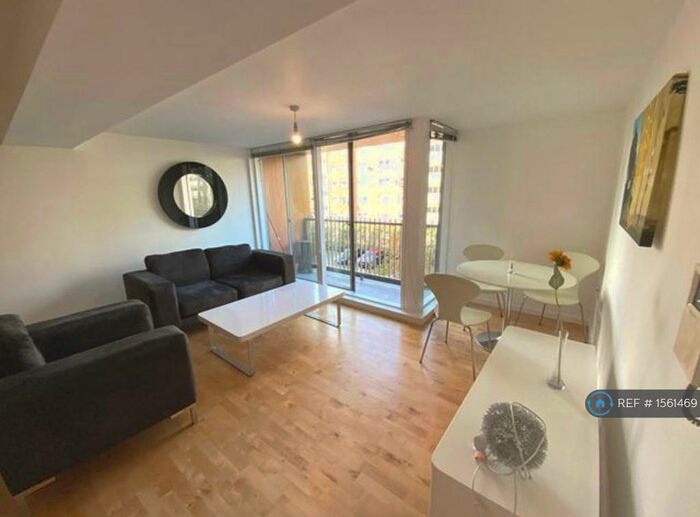 2 Bedroom Flat To Rent In The Avenue, Leeds, LS9